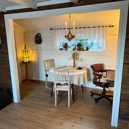 Unique 200-year Old Tiny House In Old Town Feriehus