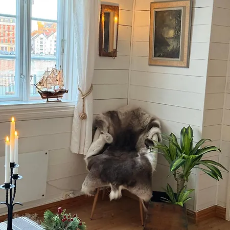 Unique 200-year Old Tiny House In Old Town Feriehus *