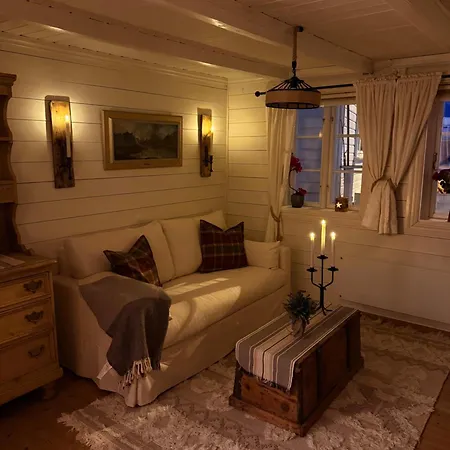 Unique 200-year Old Tiny House In Old Town Feriehus *
