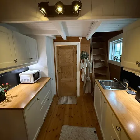 Unique 200-year Old Tiny House In Old Town *