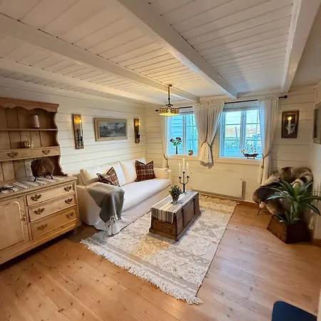 Unique 200-year Old Tiny House In Old Town * スタヴァンゲル