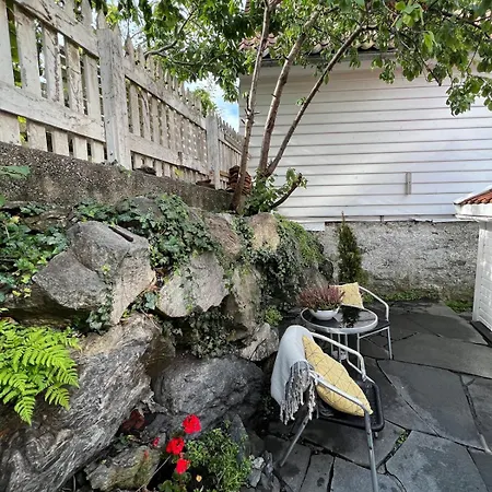 Feriehus Unique 200-year Old Tiny House In Old Town Stavanger