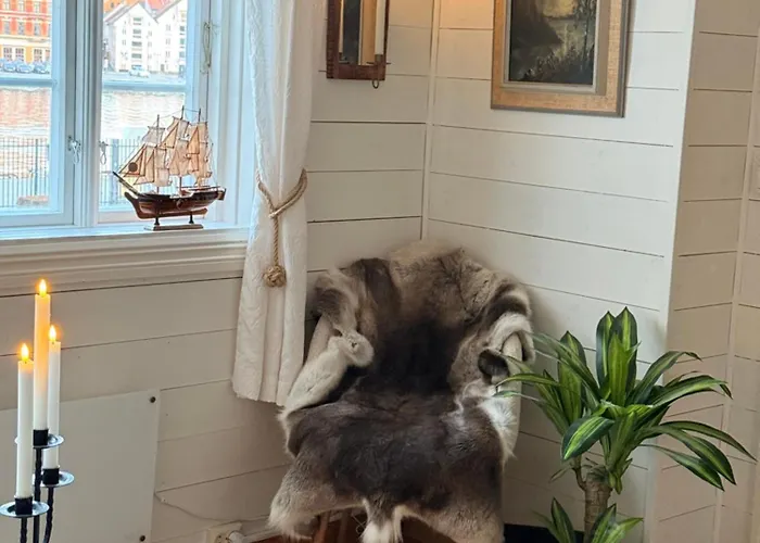 Unique 200-year Old Tiny House In Old Town בית נופש *